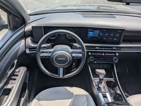 Used 2025 Hyundai Santa Cruz SEL AWD/4WD image 30