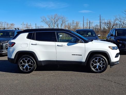 Used 2024 Jeep Compass Limited image 7