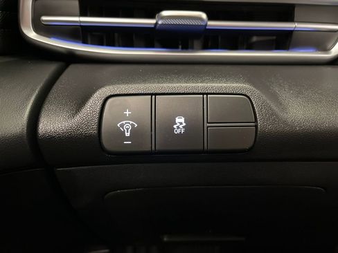 Certified 2025 Hyundai Elantra SEL image 30