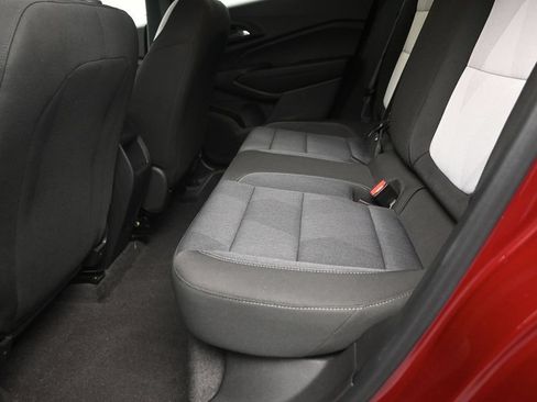 Used 2025 Chevrolet Trax RS FWD image 14