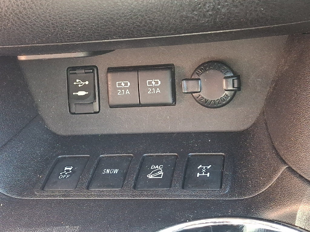 Used 2017 Toyota Highlander XLE AWD/4WD image 25