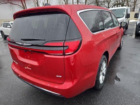 New 2026 Chrysler Pacifica Select AWD/4WD image 3
