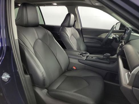 Used 2025 Toyota Grand Highlander AWD image 16