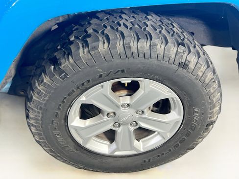 Used 2017 Jeep Wrangler Sahara w/ Quick Order Package 24E Chief image 27