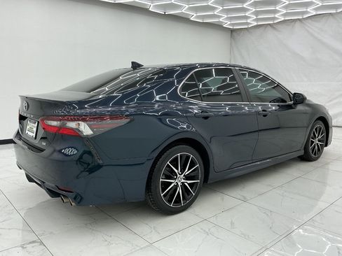 Used 2021 Toyota Camry SE FWD image 11
