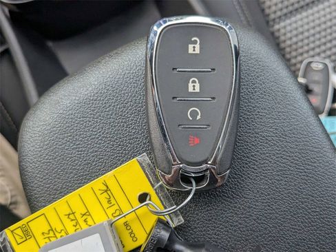 Used 2025 Chevrolet Trax LT w/ LT Convenience Package image 33