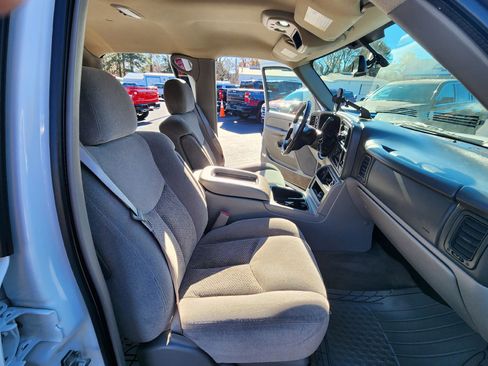 Used 2005 Chevrolet Avalanche 2500 LS w/ Preferred Equipment Group image 10