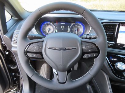 New 2026 Chrysler Pacifica Limited w/ S Appearance Package