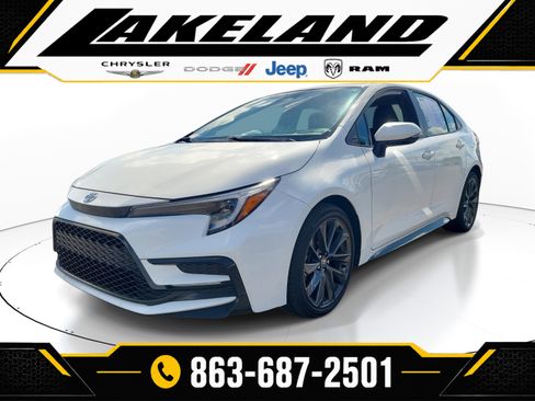 Used 2025 Toyota Corolla SE FWD image 3