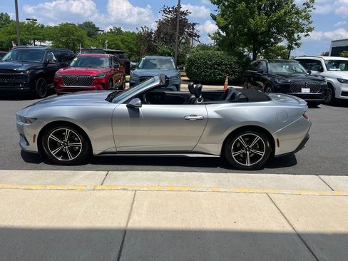 Used 2025 Ford Mustang Premium RWD image 5
