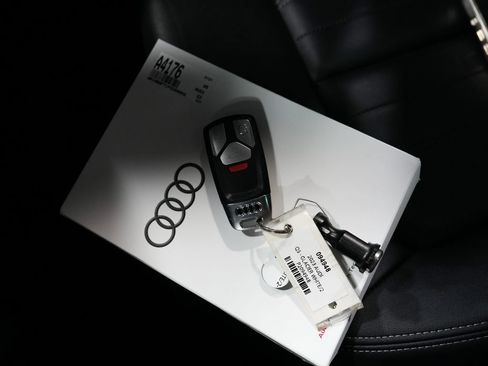 Used 2023 Audi Q5 2.0T Premium w/ Convenience Package AWD/4WD image 21