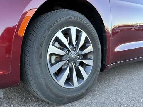 Used 2021 Chrysler Pacifica Touring-L image 22