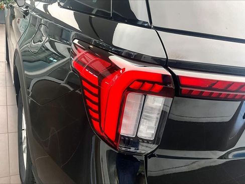 Used 2025 Ford Explorer Active w/ Active Comfort Package RWD image 26