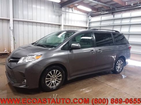 Used 2019 Toyota Sienna XLE image 4