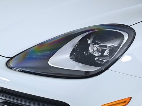 Certified 2023 Porsche Cayenne Platinum Edition AWD/4WD image 27