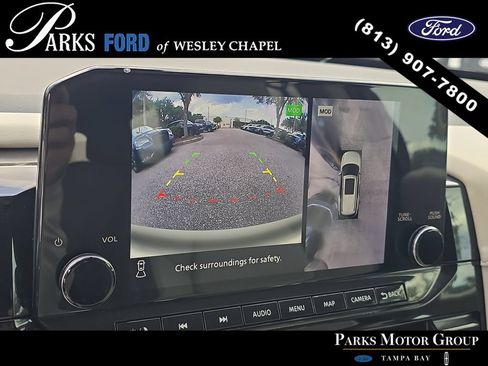 Used 2023 Nissan Pathfinder SL AWD/4WD image 23