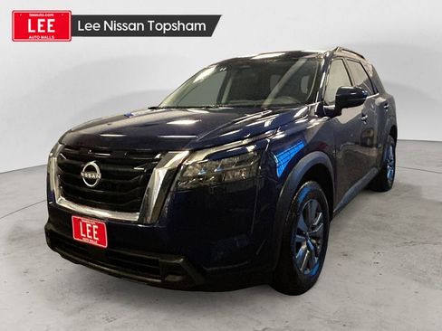 Used 2025 Nissan Pathfinder SV image 1