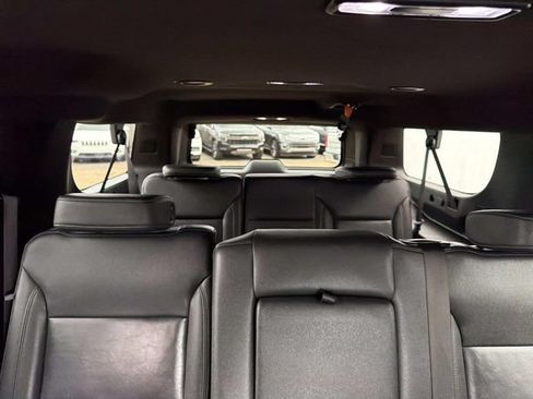 Used 2023 Chevrolet Suburban LT RWD image 12