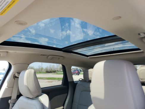 Certified 2023 Lincoln Corsair AWD w/ Equipment Group 101A image 11