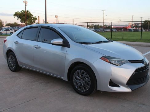 Used 2018 Toyota Corolla LE FWD image 5