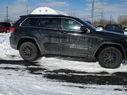 Used 2018 Jeep Grand Cherokee Laredo image 2