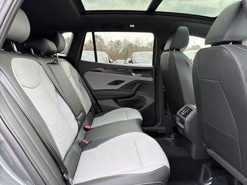 New 2026 Volkswagen Tiguan SE R-Line FWD image 17