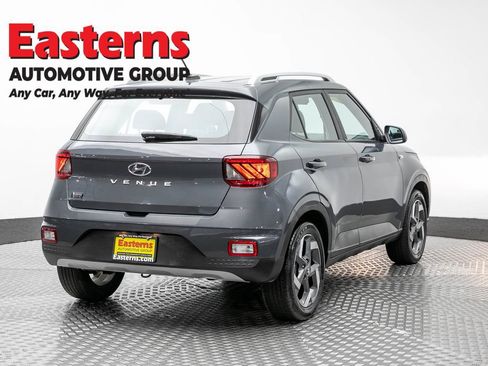 Used 2025 Hyundai Venue SEL FWD image 5
