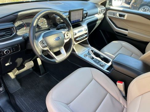Used 2024 Ford Explorer XLT w/ Equipment Group 202A image 10