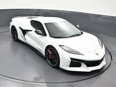 Used 2025 Chevrolet Corvette E-Ray AWD/4WD image 21