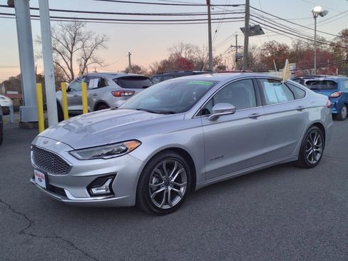 Used 2019 Ford Fusion Titanium image 3