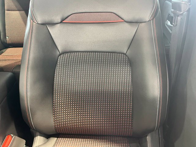 Used 2025 Nissan Kicks SR FWD image 7