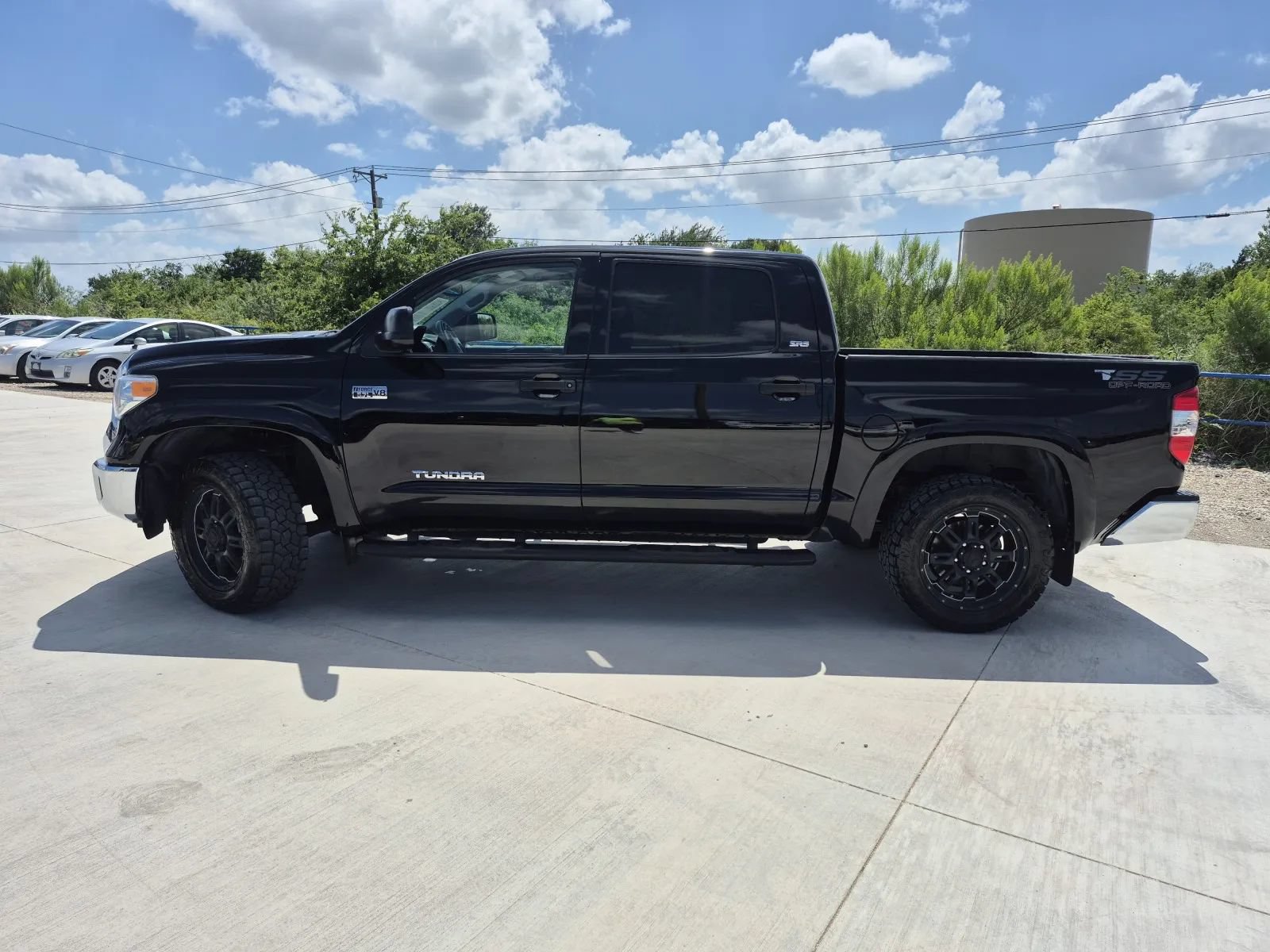 Used 2015 Toyota Tundra SR5 w/ SR5 Upgrade Package RWD image 2