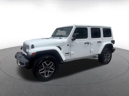 Used 2025 Jeep Wrangler Unlimited Sahara AWD/4WD image 7