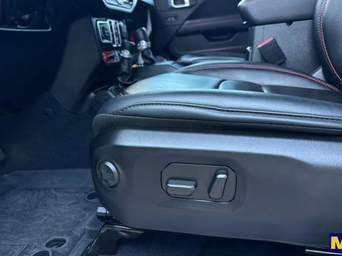 Used 2024 Jeep Wrangler Unlimited Rubicon w/ Technology Group image 13