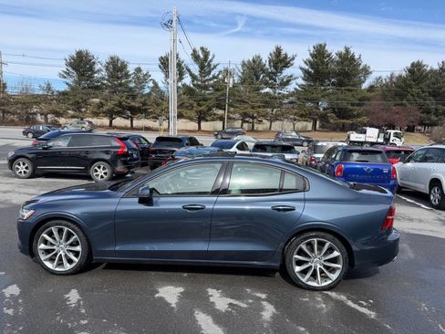Used 2019 Volvo S60 T5 Momentum w/ Multimedia Package image 9