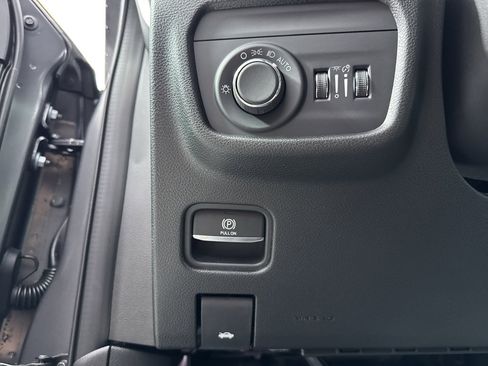 New 2025 Jeep Grand Cherokee Altitude image 24