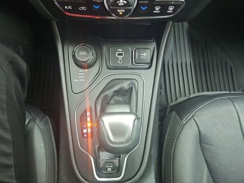 Used 2021 Jeep Cherokee Latitude Lux w/ Comfort/Convenience Group AWD/4WD image 24