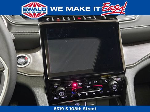 New 2025 Jeep Grand Cherokee Limited w/ Luxury Tech Group II image 4