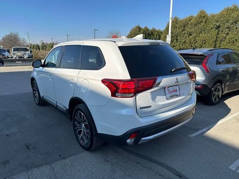 Used 2018 Mitsubishi Outlander SE image 5