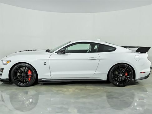 Used 2020 Ford Mustang Shelby GT500 w/ Carbon Fiber Track Pack RWD image 7