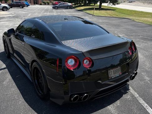 Used 2016 Nissan GT-R Premium AWD/4WD image 9