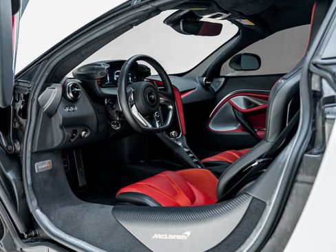 Used 2024 McLaren 750S Spider RWD image 3