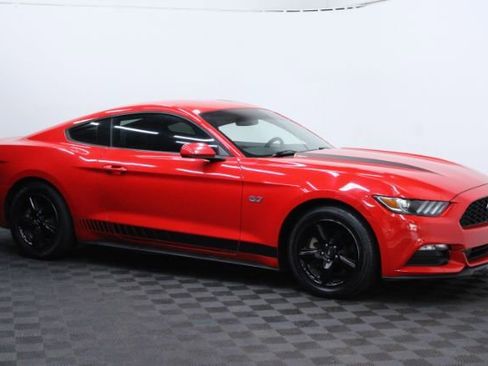 Used 2017 Ford Mustang V6 image 3