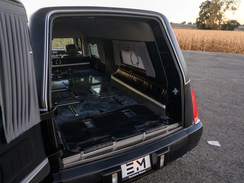 Used 2009 Cadillac DTS Hearse FWD image 94