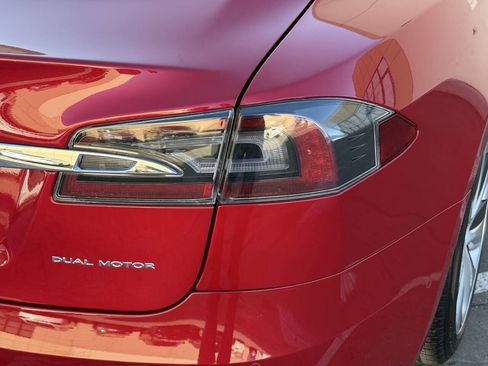 Used 2020 Tesla Model S Long Range Plus image 38