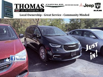 Used 2022 Chrysler Pacifica Touring-L