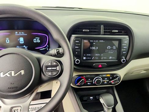 Used 2025 Kia Soul LX FWD image 17