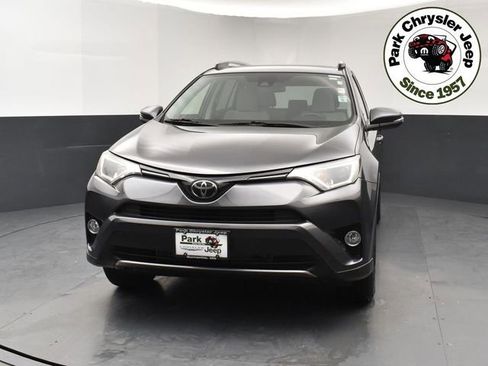 Used 2018 Toyota RAV4 XLE AWD/4WD image 2