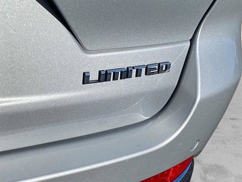 Used 2024 Jeep Grand Cherokee Limited image 8