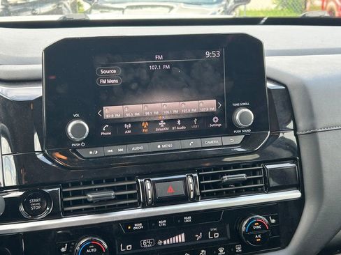 Used 2025 Nissan Pathfinder SV FWD image 18